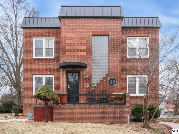 4803 Davenport St, Omaha, NE 68132