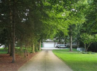 6791 Seneca Rd, Mayfield Village, OH 44143