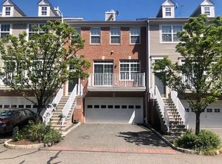 24 Lee Ct #24, Jersey City, NJ 07305