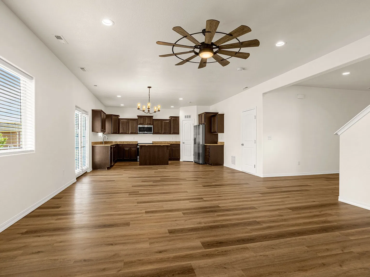4 bed, 2.5 bath, 2800 sqft, $3,100 — Photo 4