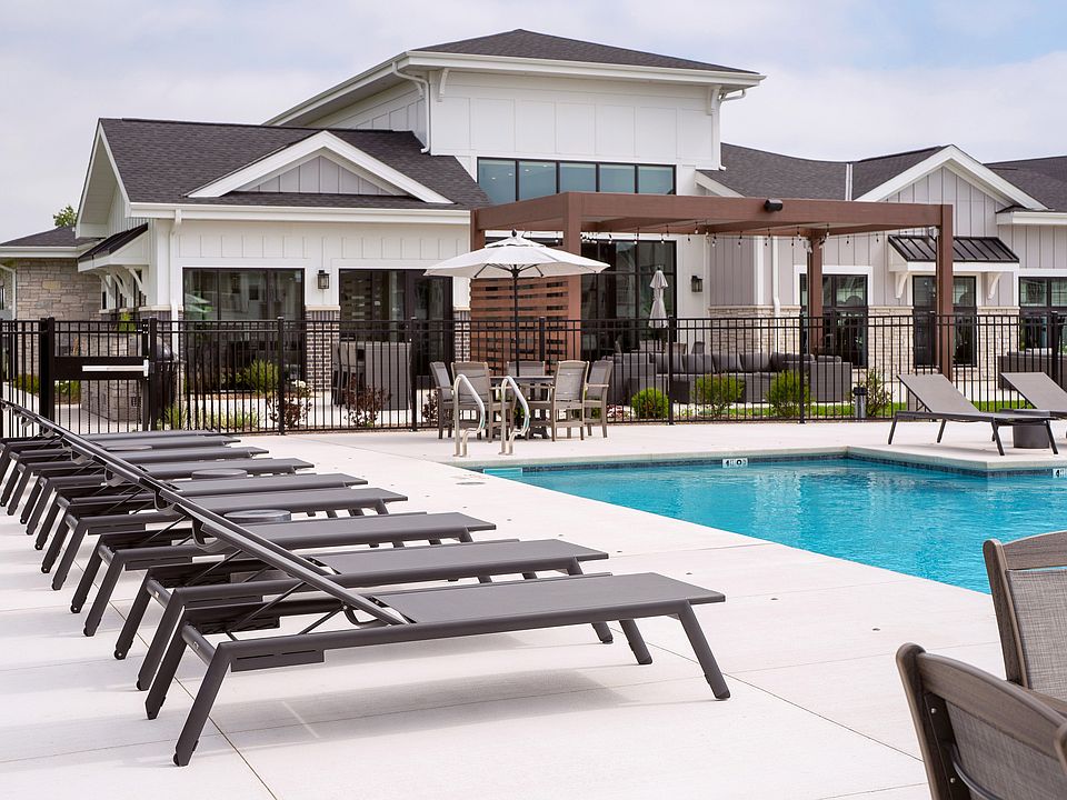 Seasons at Spring Street Resort-Style Pool