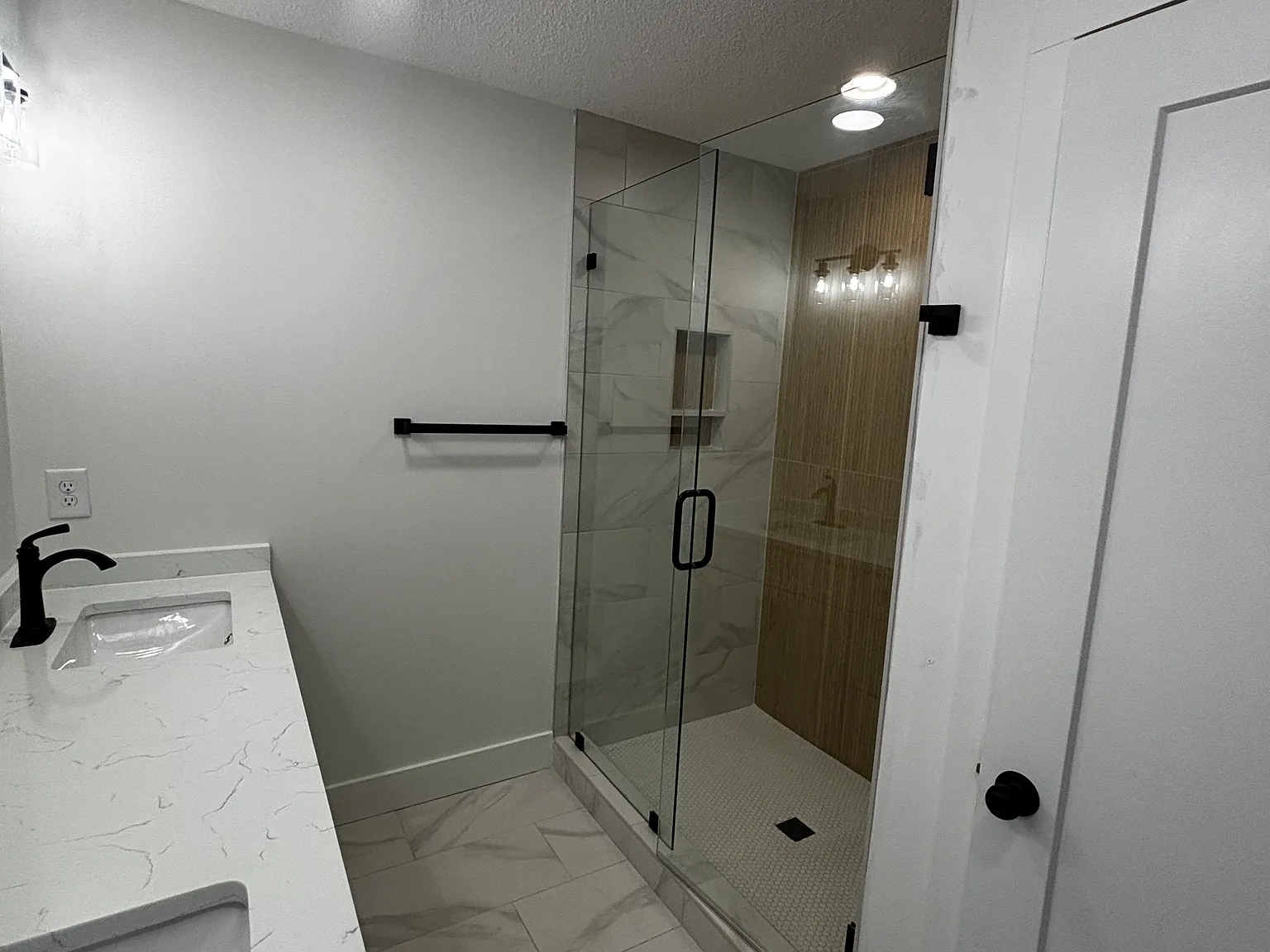 3 bed, 2.5 bath, 1700 sqft, $2,500 — Photo 3