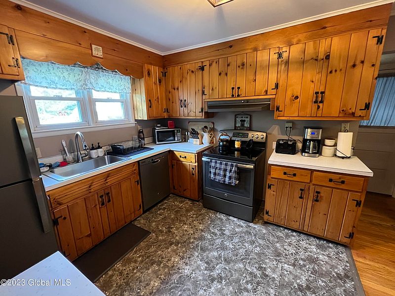 4th image of 28 Myron Road