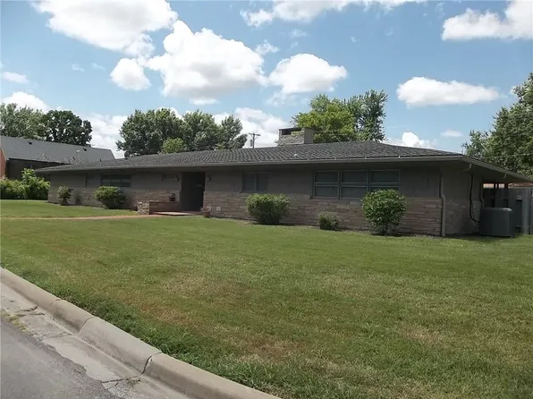 201 S Larson Ave, Chanute, KS 66720