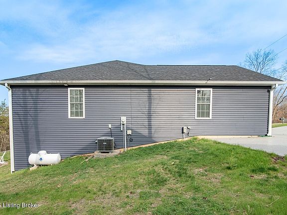 5th image of 241 Woodview Dr