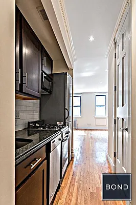 Rented by Bond New York | media 23