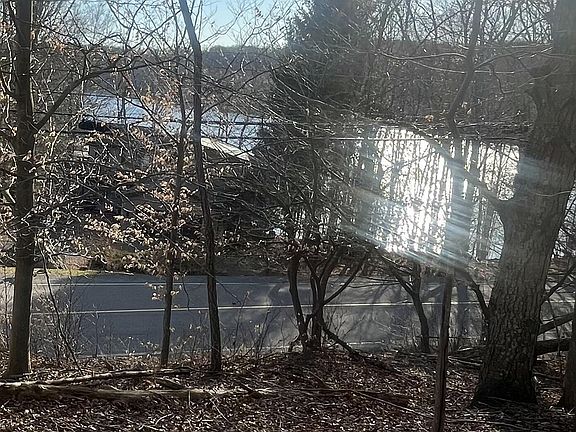 4th image of 545 Lakeview Dr E