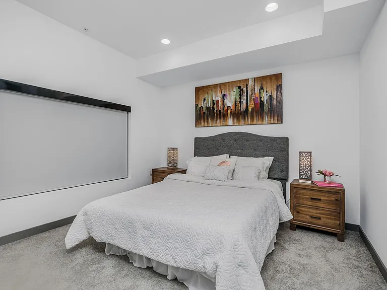 5066 Romaine Street — Photo 6