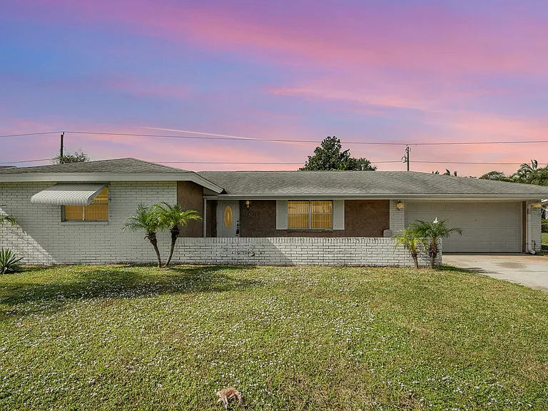 608 E Sacre Coeur Dr — Photo 1