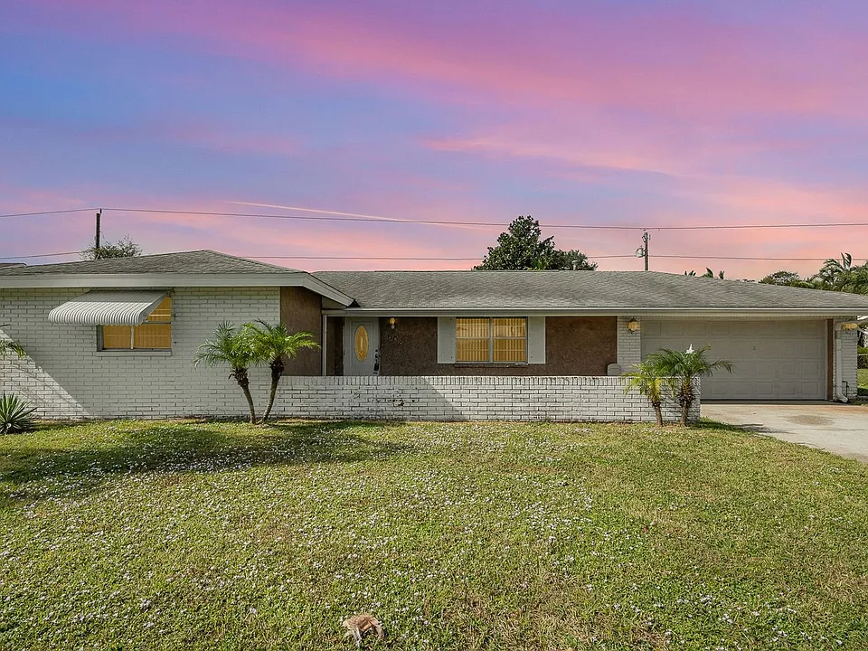 608 E Sacre Coeur Dr