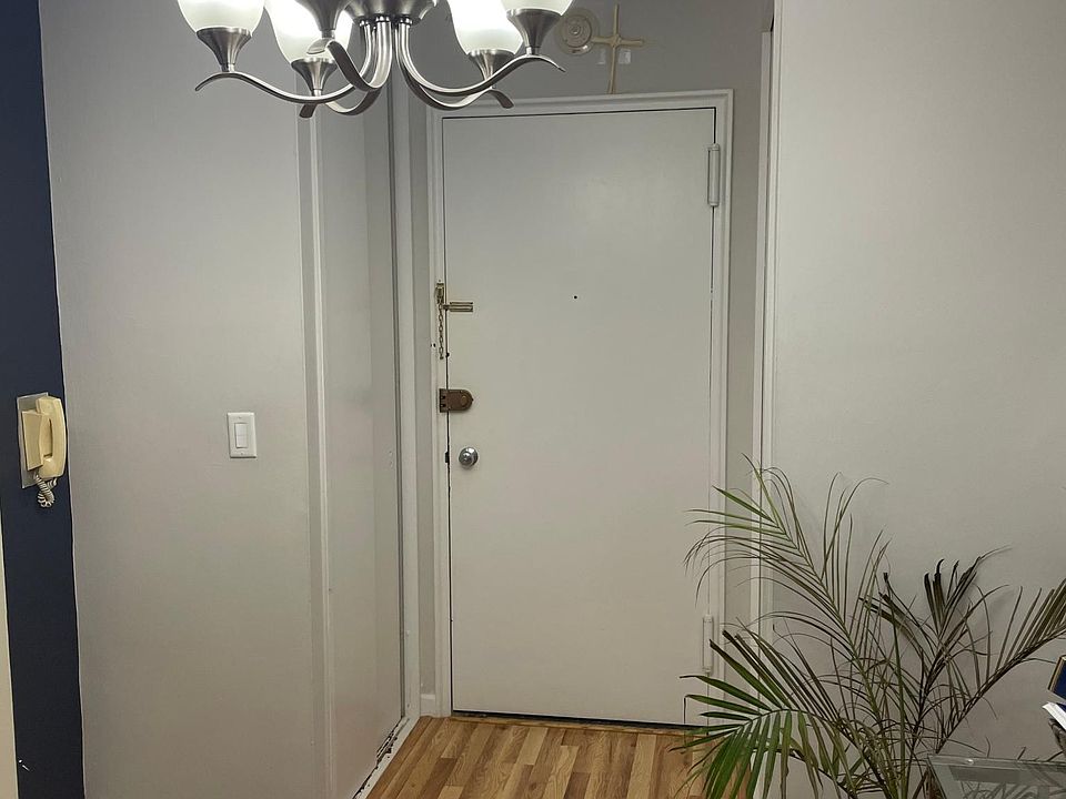 1st image of 400 Park Pl