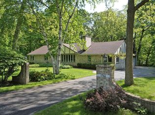 1760 Wedgewood Dr E, Elm Grove, WI 53122