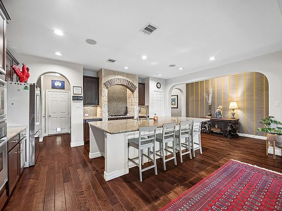3rd image of 3102 London Ln