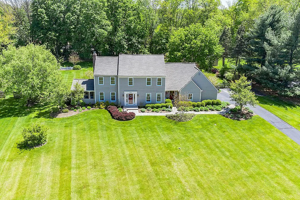 5693 Cottageville Ln photo 1