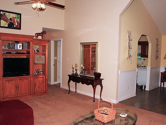 3rd image of 129 Stephanie St