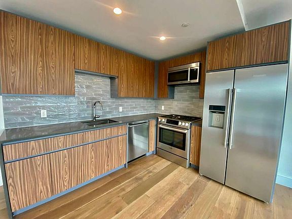 3rd image of 325 Lafayette Ave APT 8A