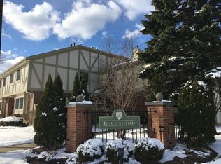 808 E Hillside Ave, Barrington, IL 60010