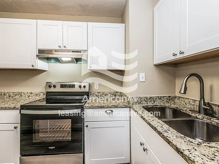 643425_007_kitchen_7.jpg