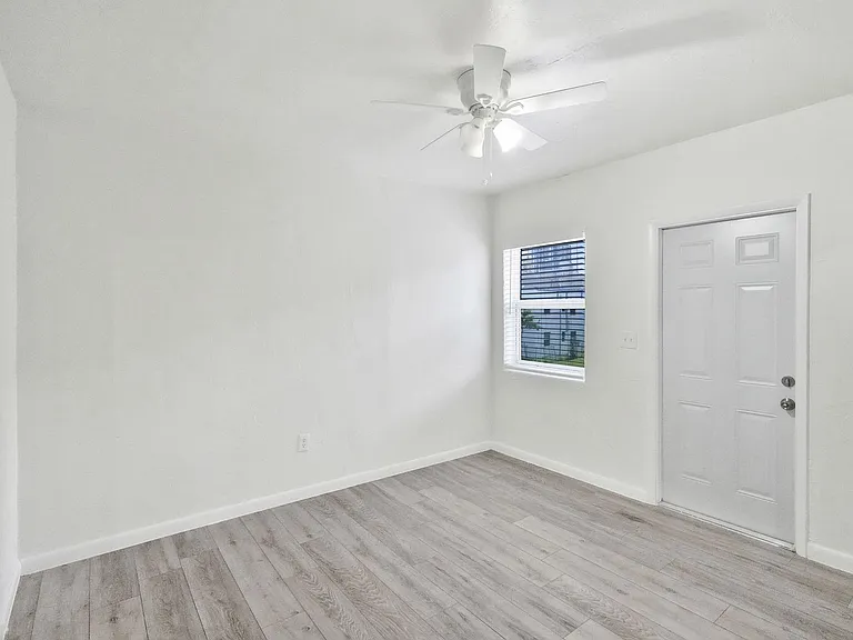 200 NW 13th St — Photo 10