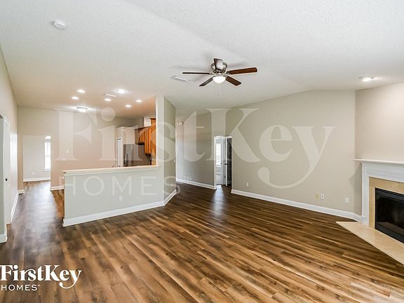 4th image of 10804 Stanton Hills Dr E