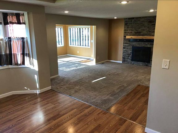 4th image of 100 Maple Leaf Dr #Ts80