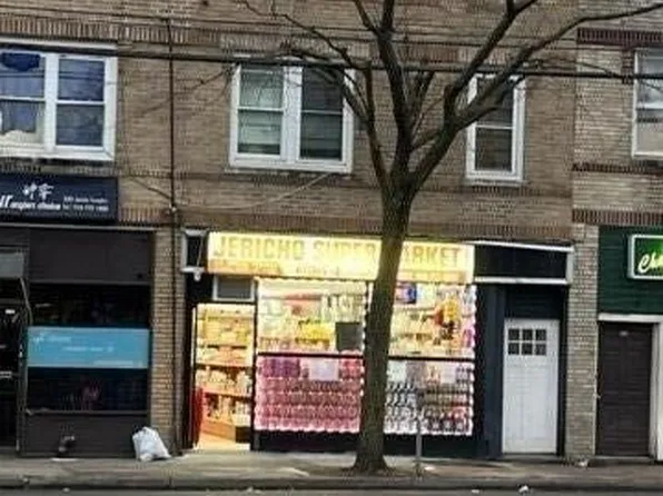 318 Jericho Tpke #1R, Floral Park, NY 11001