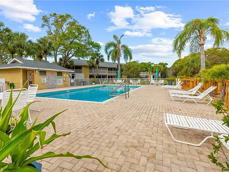 1190 Yesica Ann Cir #B-101 — Photo 3