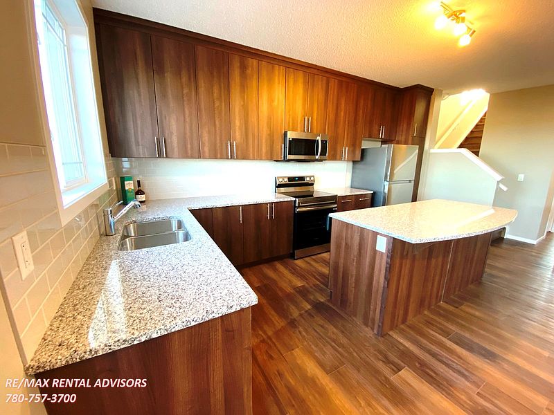 Edmonton House for rent - 4 Bedrooms — photo 2