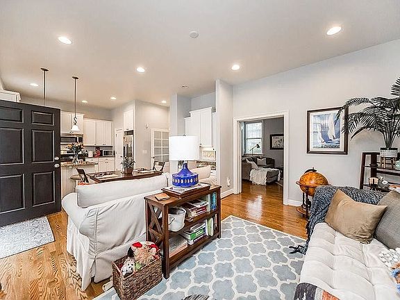 5th image of 1055 Spratley St