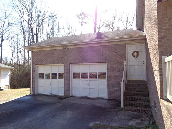 4th image of 110 Taylor St