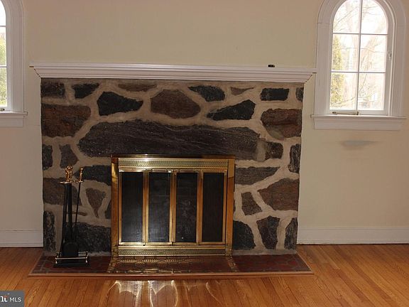 5th image of 534 Kenwood Rd