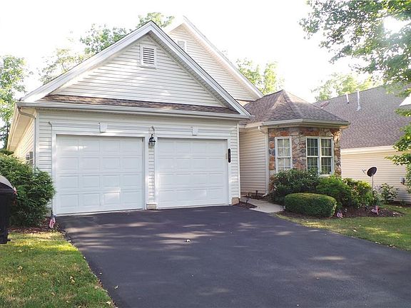 2nd image of 94 Glenmoor Cir S