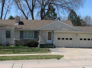 900 Pine Heights Rd, Wayne, NE 68787