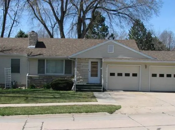 900 Pine Heights Rd, Wayne, NE 68787