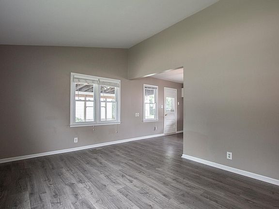 3rd image of 450 Breckenridge Ave