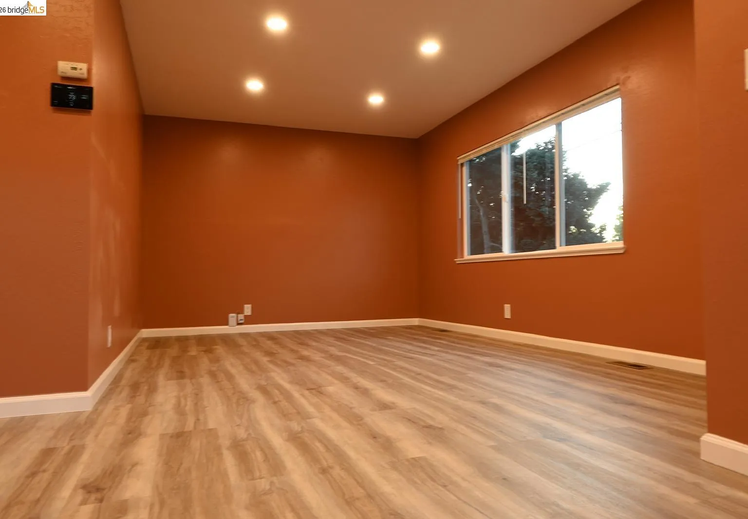 4 bed, 2.5 bath, 2200 sqft, $8,000 — Photo 3