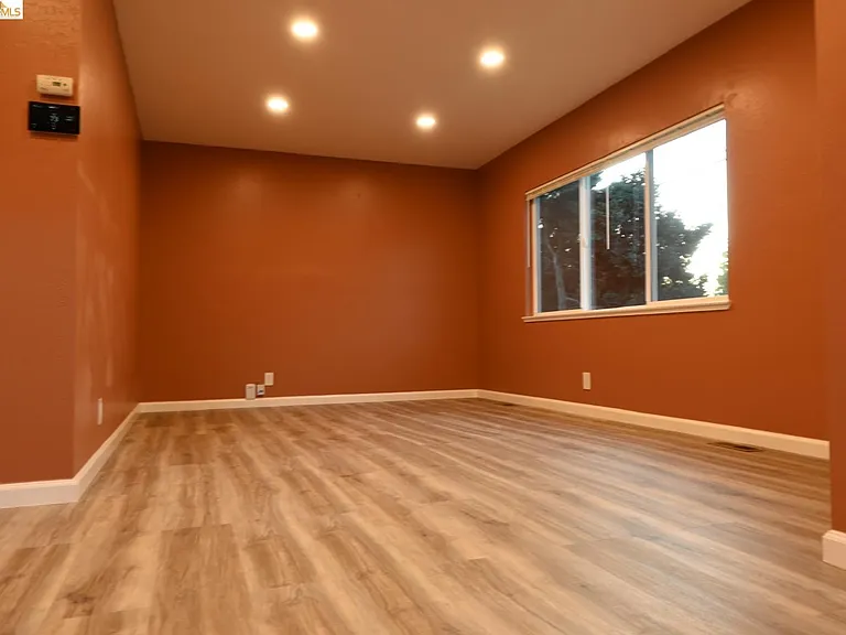 1316 Russell St — Photo 3