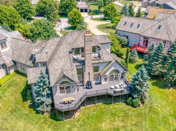 60 Hamlet Ct, Bratenahl, OH 44108