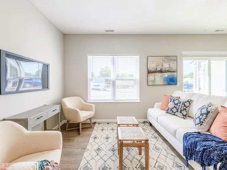 1 BR, 1 BA