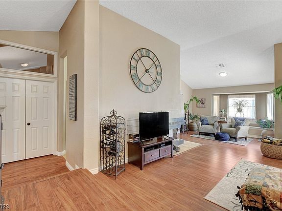 4th image of 7305 Simsbury Cir