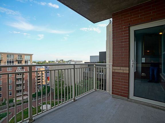 4th image of 360 W Washington Ave Unit 1110
