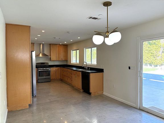 3rd image of 2120 E Del Lago Rd