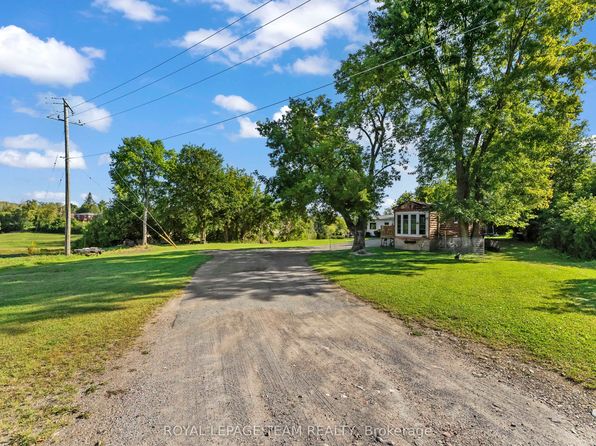 215 June St, Renfrew, ON K7V 2K2