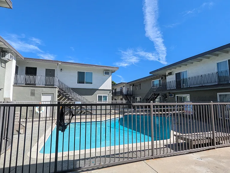 6220 Lemona Ave — Photo 9