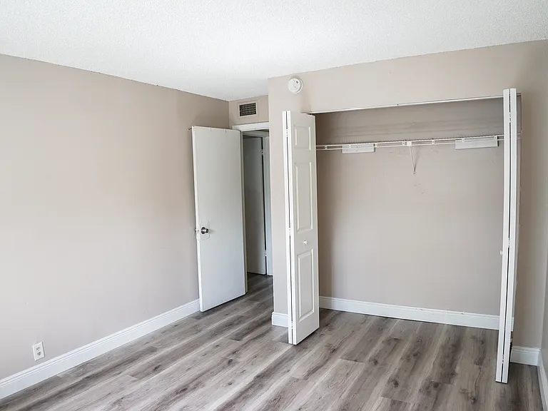 4280 Woodside Dr #12 — Photo 24