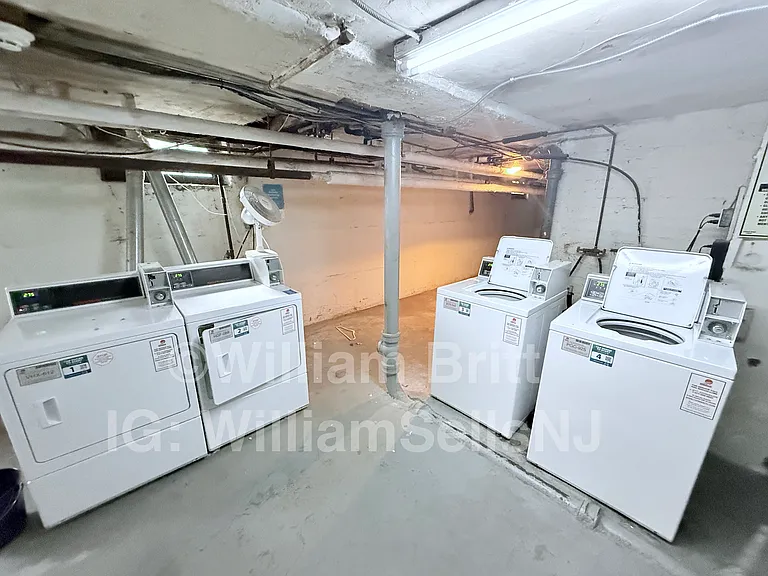 500-502 Alma Ter #B4 — Photo 12