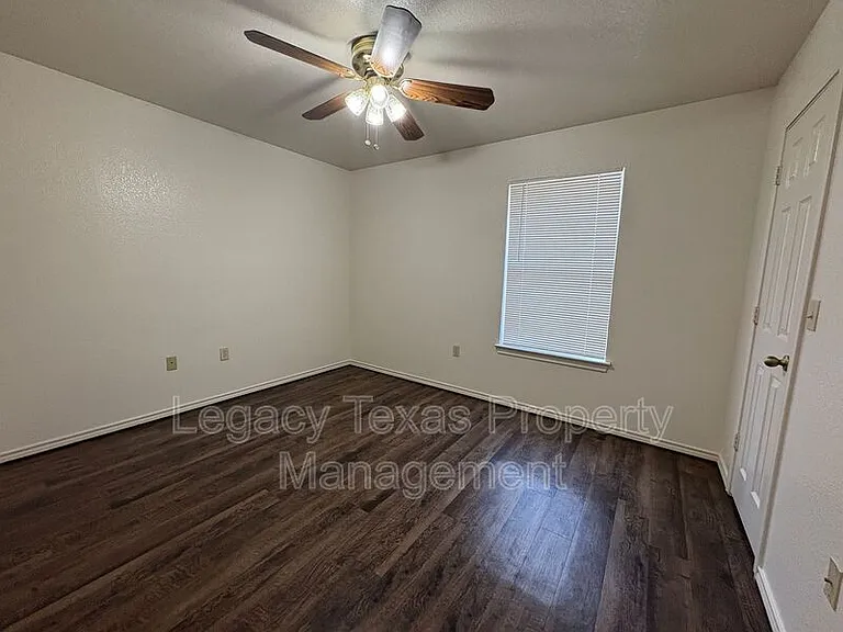 1112 Williams Ave #D — Photo 6