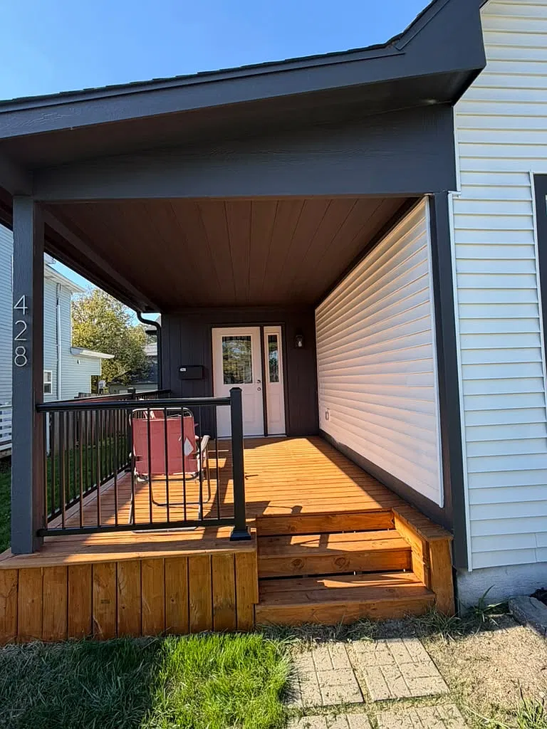 3 bed, 1350 sqft, $2,100 — Photo 3