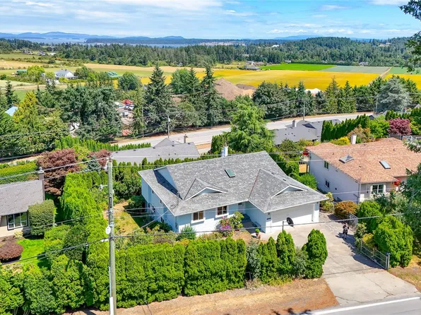 7453 Veyaness Rd, Central Saanich, BC V8M 1V9