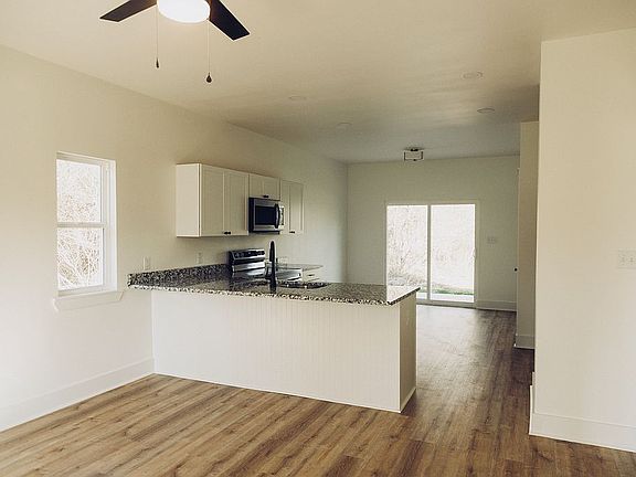 3rd image of 37 Allen Cv